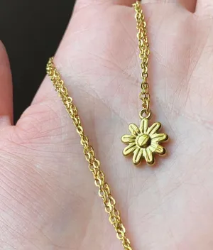 Handmade cute retro cottage fairy style gold tone mini flower necklace 🌼 thumbnail 5