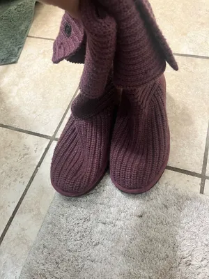UGG Sweater thumbnail 3