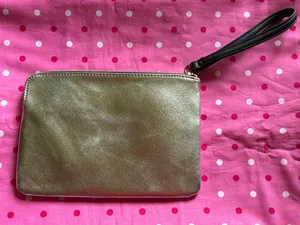 Betsey Johnson Silver Beige Black Gold Metallic Bow Wristlet Clutch Bag thumbnail 2