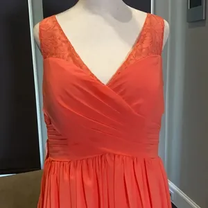 Woman’s A-Line V-Neck Chiffon Prom or Formal Dress Size L NWT thumbnail 2