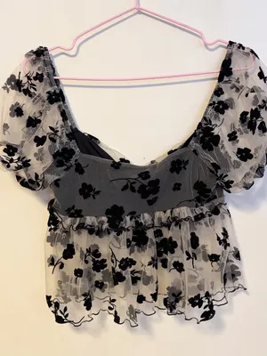 Kimchi Blue Claudia Sheer Puff Short Sleeve Crop Top Blouse Black Floral Medium thumbnail 4