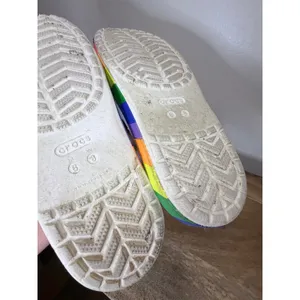 Crocs Classic Slide White Rainbow Stripe Pride Sandals Size 8 thumbnail 12