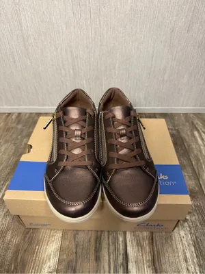 Clarks Women’s Metallic Bronze Low-Top Sneaker with Side Zip Size 8.5 thumbnail 7