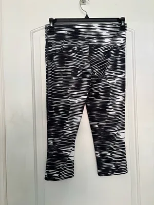 Black and white pattern leggings Size M thumbnail 2