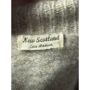 New Scotland 100% Cashmere Sweater Women’s Size M Beige Pullover Knit thumbnail 3