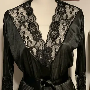 Black Lace Trim Robe Size M thumbnail 3