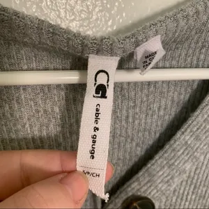Cable & Gauge‎ Women's Size Small V-Neck Pullover Sweater Gray Ribbed Buttons thumbnail 8