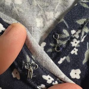 Hollister Size Small Navy Blue & White Floral Tie-Back Tiered Wrap Dress thumbnail 6