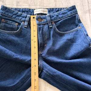 Aritzia Denim Forum Kai Mid Rise Baggy Barrel Jeans Heavyweight Pure Cotton 25 thumbnail 7