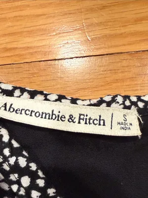 Abercrombie & Fitch top size small. thumbnail 2