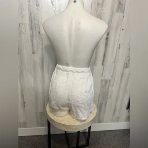 White shorts White thumbnail 3