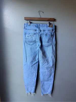 American Eagle Strigid Mom Jeans Size 4 Light Wash Distressed Ripped Denim thumbnail 5