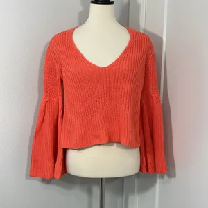 Free People XS Orange Damsel Cropped Bell Sleeve V-Neck Sweater thumbnail 4