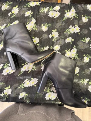 J.Crew Women’s Black Leather Ankle Booties with Block Heel. Size: 7.5 thumbnail 4