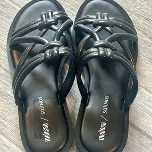 MELISSA SALINAS Women's Wave Sandals in Black thumbnail 2