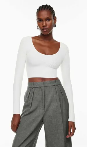 Aritzia ✨Babaton Sculpt Knit Scoopneck White Longsleeve Sz Small Top✨ thumbnail 1