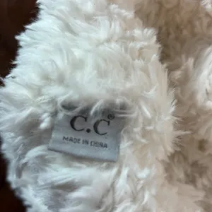 CC‎ Beanie Womens Cream Faux Fur Sherpa Pom Pom Beanie Hat Off White Winter thumbnail 4
