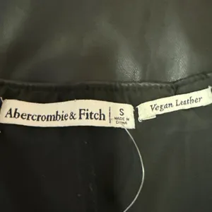 Abercrombie & Fitch Black Faux Vegan Leather Pleated Mini Flared A-Line Skirt S thumbnail 4
