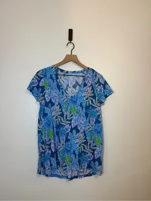 Lilly Pulitzer Etta V-neck T-shirt in Macaw Blue thumbnail 2