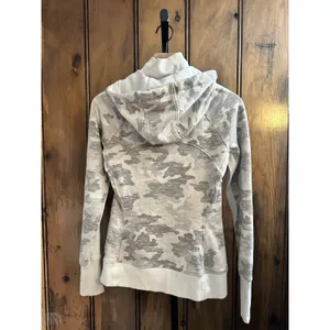 Athleta Triumph Printed Hoodie Jacket, Grey Gypsum Camo Size Small Activewear thumbnail 6