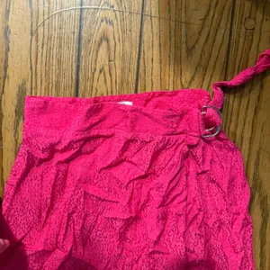 Nine West Faux Wrap Midi Skirt Size L Hot Pink Textured Leopard Jacquard O-Ring thumbnail 3