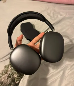 Apple Airpod Maxes thumbnail 1
