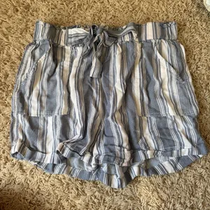 Old Navy Linen Shorts thumbnail 1