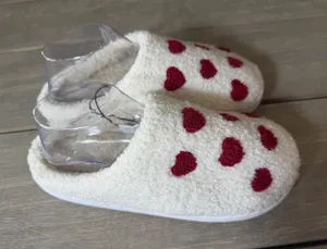 Cozy Red Heart Plush Slippers Size Women’s‎ 9 Faux Fur Sweetheart Sole Cozy Core thumbnail 1