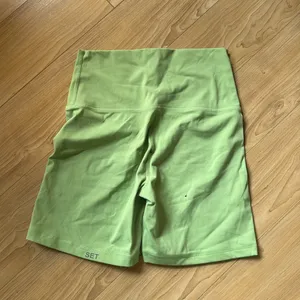 SET ACTIVE GREEN BIKER SHORTS thumbnail 3