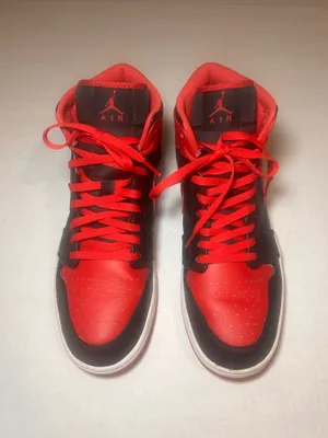 Men’s Nike Air Jordan 1 Mid Red and Black thumbnail 3