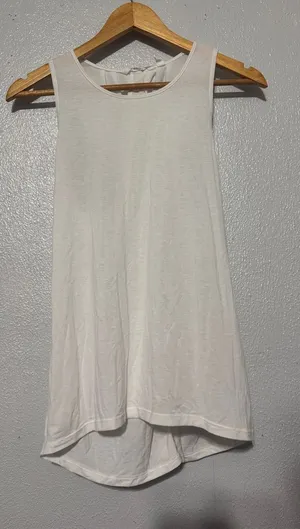 Athleta White Essence Cross Back Open Split Tulip Hem Yoga Tank XS thumbnail 1