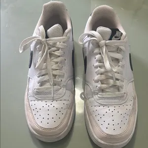 Nike White and Black Sneakers thumbnail 4
