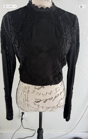 Windsor Black Lace Overlay Long Sleeve Mesh Crop Top - Size Small thumbnail 7
