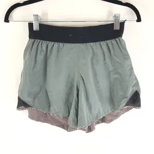 Lululemon Womens Go The Distance Reversible Shorts Striped Brown Gray 4 thumbnail 3