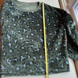 Aerie Cropped Fleece Chunky Long Sleeve Top green spotted camo look size M thumbnail 10