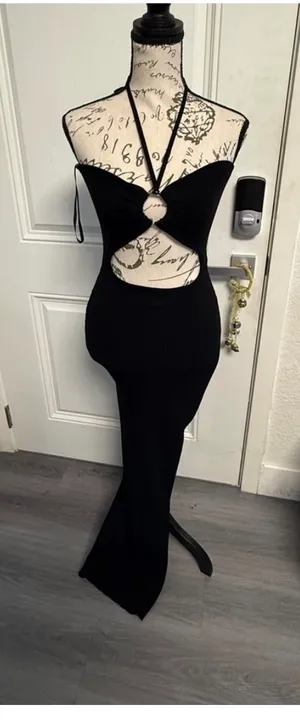 miss lola black ribbed cutout halter maxi dress size s 🖤 thumbnail 6
