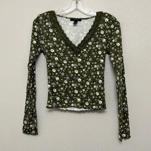 Forever 21 Green Floral Lace Trim Long Sleeve Ribbed Stretch V Top Cottagecore thumbnail 7