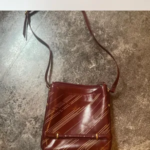 Elegant vintage Burgundy Crossbody Bag thumbnail 2
