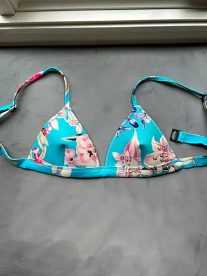 Triangl bikini top thumbnail 1