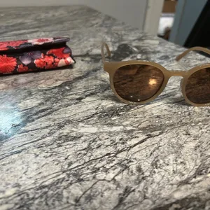 Stylish Tan Sunglasses thumbnail 6