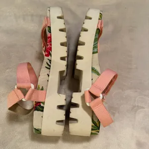 Charles David Pink Platform Chunky Sandals sz 7.5 strappy tropical beach thumbnail 4