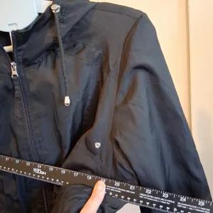 d.e.t.a.i.l.s INTL Parka in a Pocket Black Hooded Raincoat sz L Zip & Button Up thumbnail 4