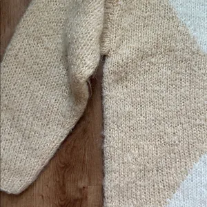 Vintage Ellen Tracy‎ Cream and Tan Roll Turtleneck Sweater thumbnail 7