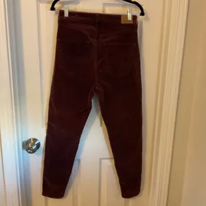 American Eagle Burgundy skinny corduroy pants size 6 thumbnail 7