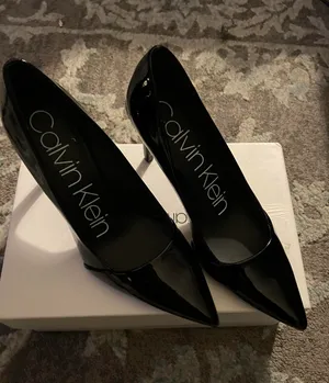 Calvin Klein Roslyn Patent Smooth Leather Pumps thumbnail 2