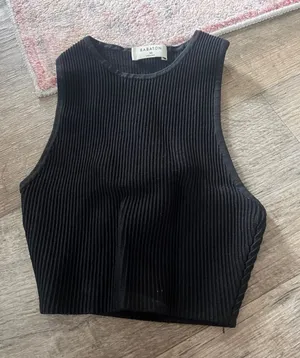Babaton Black Ribbed High-Neck Crop Tank thumbnail 1