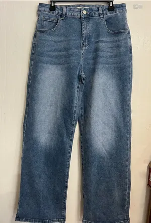 High-Rise Straight-Leg Women’s Jeans in Faded Blue Wash thumbnail 1