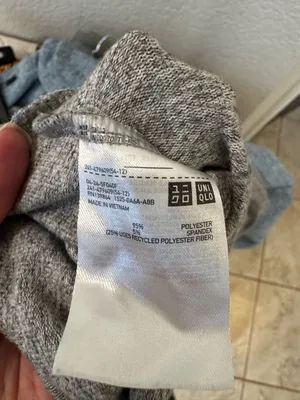 Uniqlo Gray Crewneck Sweatshirt thumbnail 4