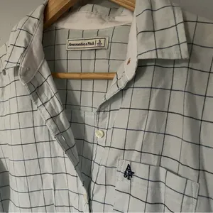 Abercrombie‎ Women’s White Black Checkered Button Up Shirt sz Small Career Work thumbnail 2