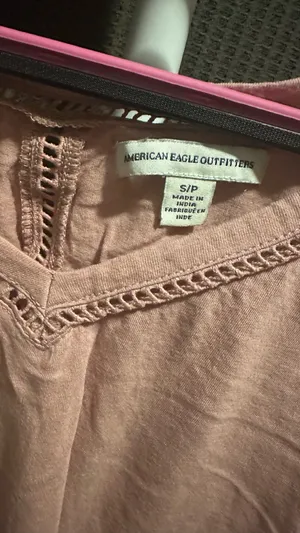 American Eagle Soft Pink V-Neck Women's Top - Casual Short Sleeve thumbnail 3